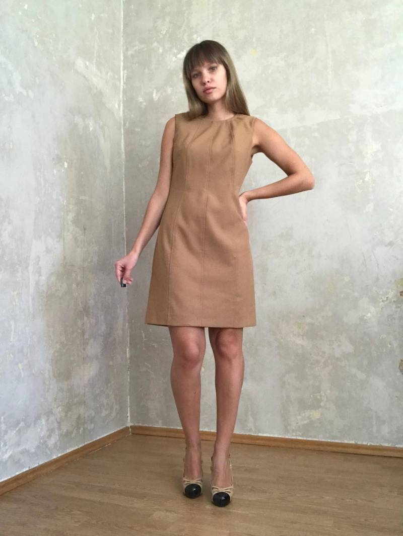 Vintage Sandfarbenes Minikleid Ärmelloses A-Linien-Kleid 60S 70S Mod von knightvntg