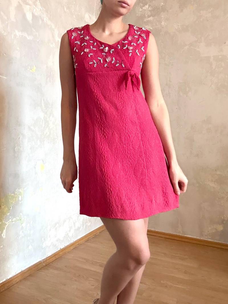 Vintage 60S 70S Perlenbesetztes Minikleid Rosa, Ärmellos von knightvntg