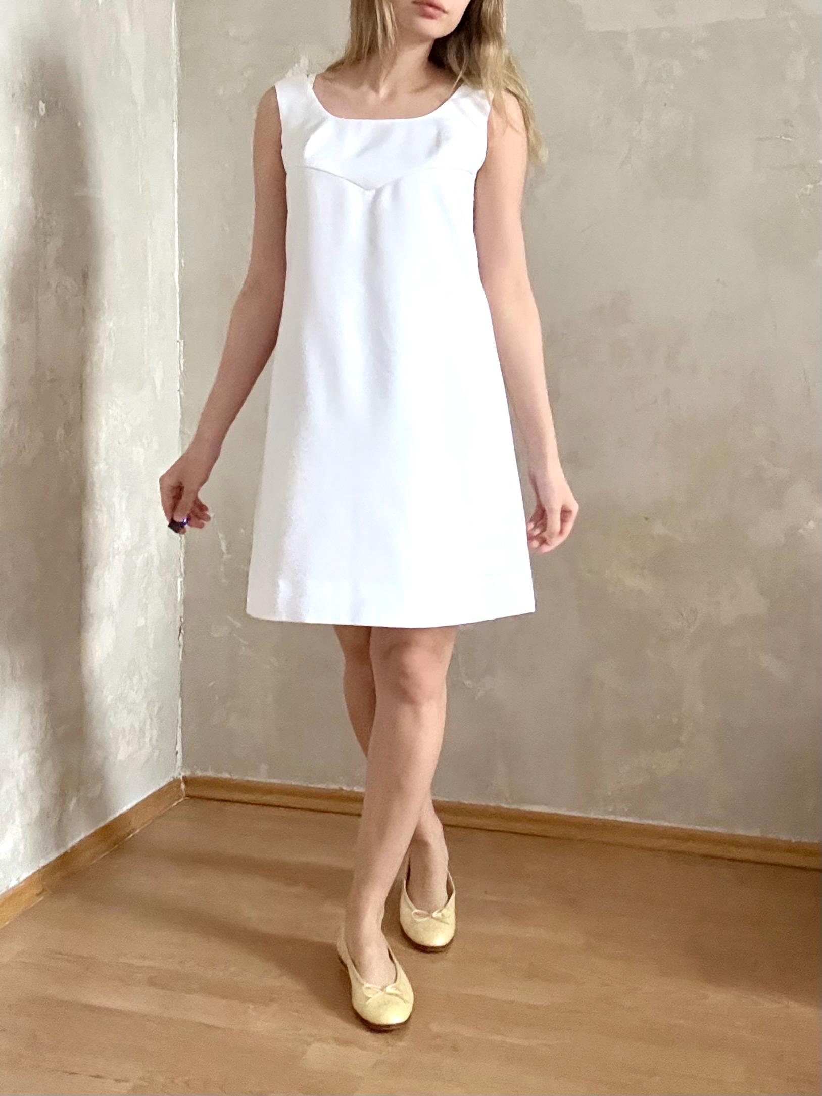 Vintage 60S Mod Babydoll Jane Birkin Style Handgemachtes Weißes Ärmelloses Minikleid in A-Linie von knightvntg