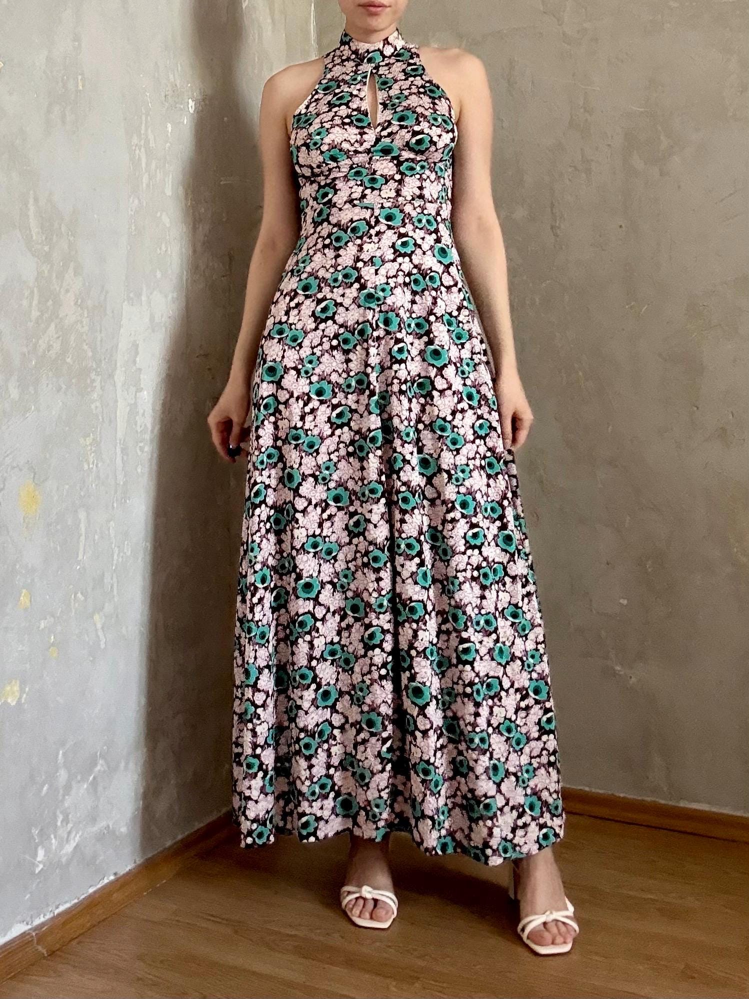 Vintage 70Er Ärmelloses Maxikleid Mit Schlüssellochausschnitt Vintage 70Er Ärmelloses Maxikleid Mit Schlüssellochausschnitt von knightvntg