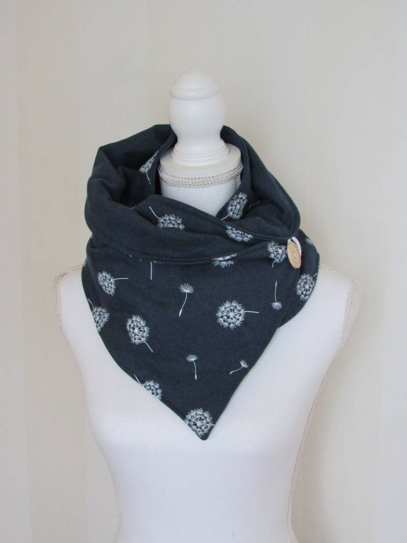 Knopfschal Wickelschal Loop Dreieckstuch Dunkelblau Mit Pusteblumen von knitforyouHandarbeit