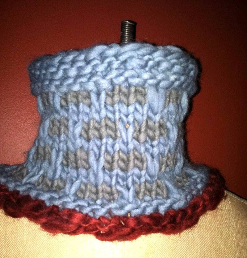 Blauer Wolle Schlauchschal Wolle-Ausschnittwärmer Weicher Wollschal Mosaikmuster von knitincolor