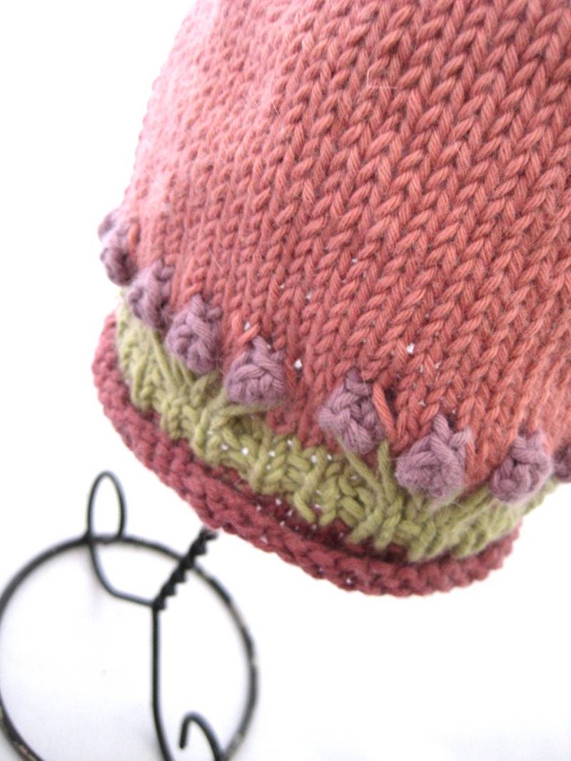 Blumenmädchen Beanie Mütze, Handgestrickt Aus Reiner Baumwolle von knitincolor