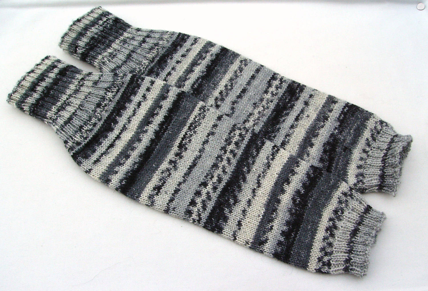 Handgestrickte Wollmischung Stulpen Gestreifte Stiefelstulpen Handgestrickte Wollmischung Stulpen Gestreifte Stiefelstulpen von knitogethersox