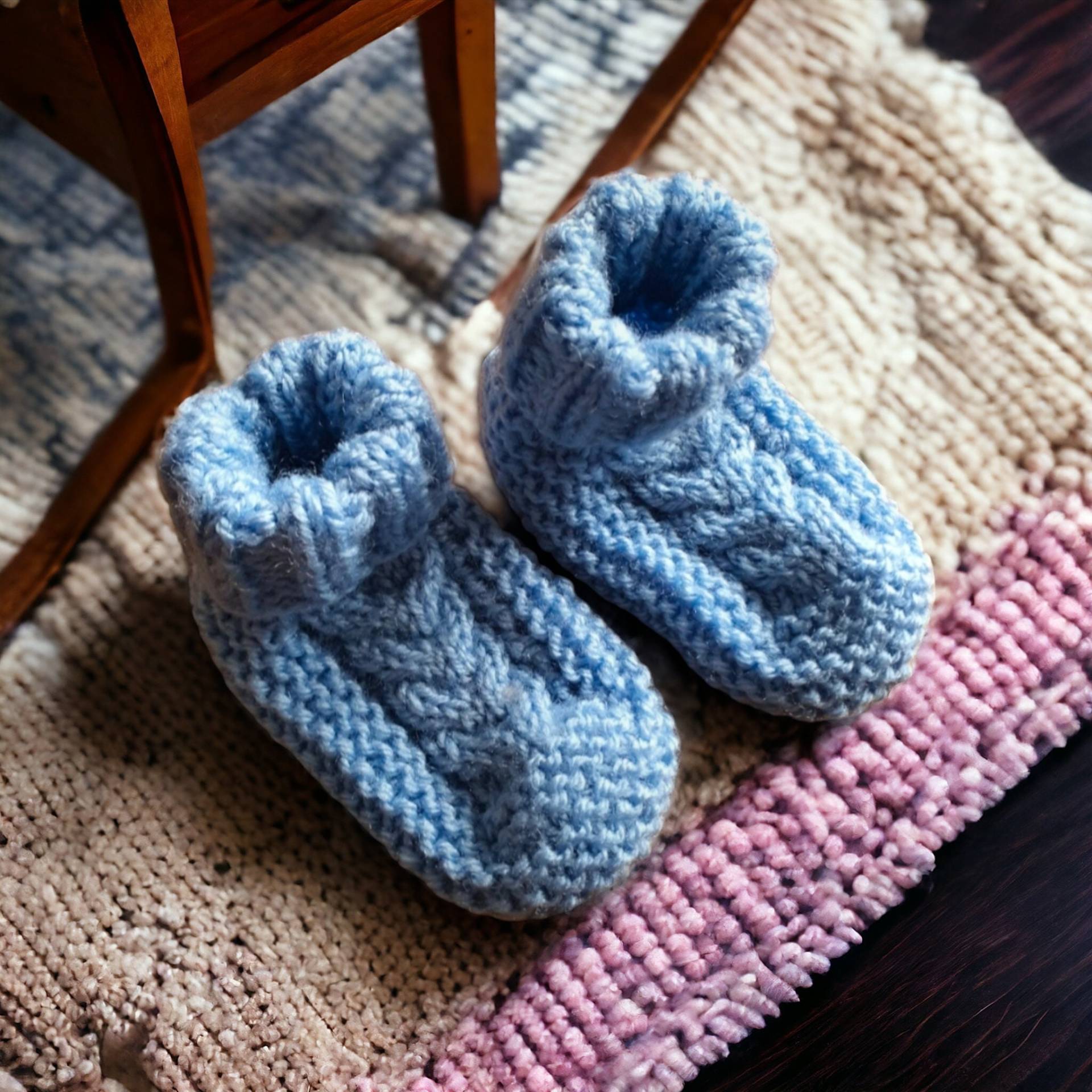 Baby Jungen Zopfmuster Booties von knittingcog