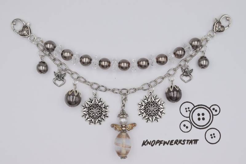 Charivari, Mit Verschiedenen Charm Anhängern, Dirndlschmuck, Miederschmuck, Dirndl, Tracht, Oktoberfest, Bayern, Engel, Frauen Charivari Charivari, Mit Verschiedenen Charm Anhängern, Dirndlschmuck, Miederschmuck, Dirndl, Tracht, Oktoberfest, Bayern, Engel, Frauen Charivari von knopfwerkstatt