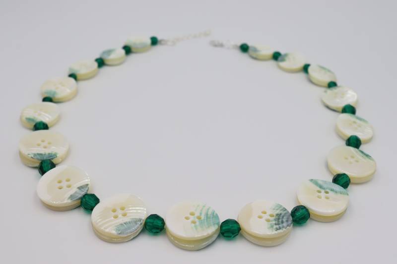 Perlmuttkette, Knopfkette, Kette Mit Perlen Und Knöpfen, Perlonkette, Perlmutt, Knopf Halskette, Naturmaterial, Geschenk Für Die Freundin von knopfwerkstatt