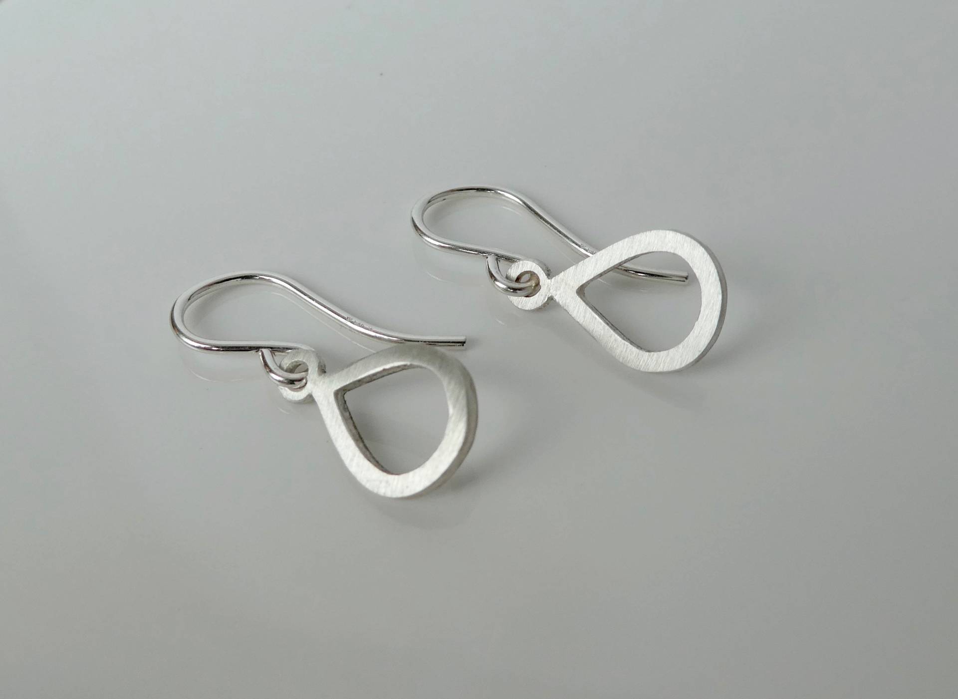Handgefertigte Regentropfen Ohrringe Aus Sterling Silber Handgefertigte Regentropfen Ohrringe Aus Sterling Silber von kodadesignsjewelry