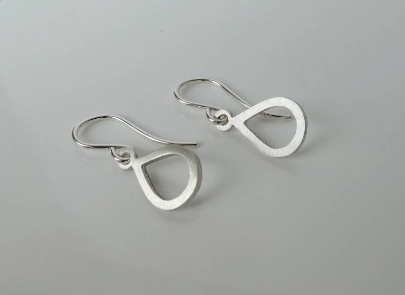Handgefertigte Regentropfen Ohrringe Aus Sterling Silber Handgefertigte Regentropfen Ohrringe Aus Sterling Silber von kodadesignsjewelry