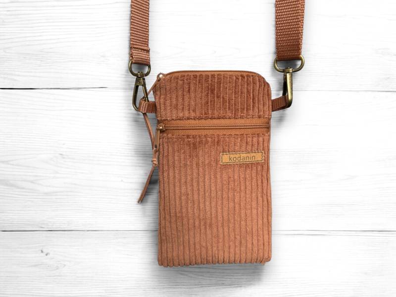 Ab 29, 90 Euro Hülle Smartphone Cord Breitcord Cognac Braun Zum Umhängen Mit Gurt von kodanin
