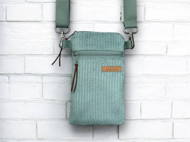 Ab 29, 90 Euro Hülle Smartphone Cord Breitcord Staubgrün Salbei Mint Zum Umhängen Mit Gurt von kodanin