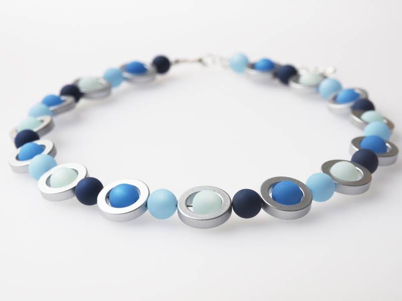 Ausgefallene Polariskette Collier Mit Metal Effect Ringen & 10 Mm Polarisperlen Wunschfarbe Leicht + Elegant Handmade Schmuck von koenigsblau