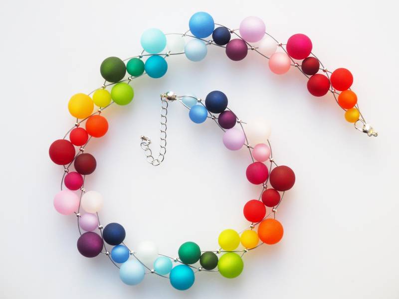 Geflochtene Polariskette Regenbogen - Bunte Statementkette Mit Polarisperlen, Auffällige Regenbogenkette von koenigsblau