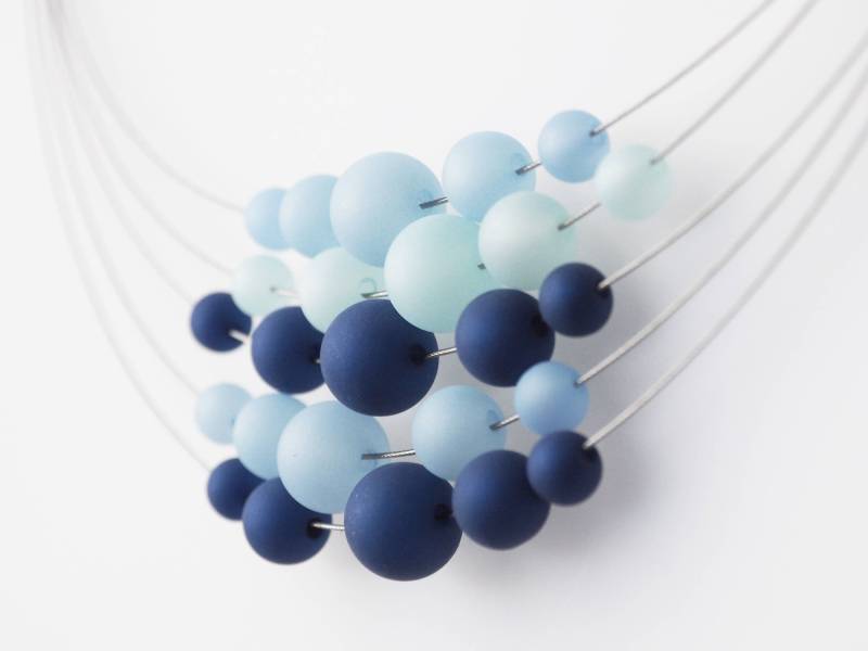 Einzigartige Polariskette in Blau - Auffällige Perlenkette Für Einen Strahlenden Auftritt Handmade von koenigsblau