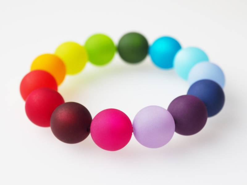 Polarisarmband Regenbogen Flexibles Armband Bunt Mit Großen Polarisperlen von koenigsblau