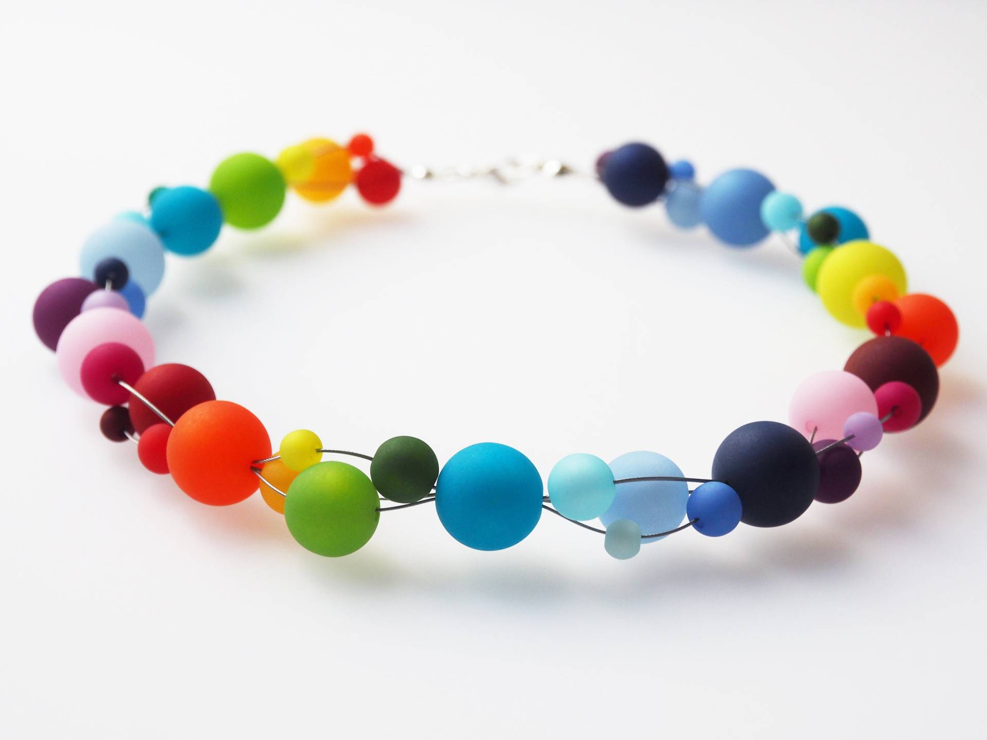 Auffällige Polariskette in Leuchtenden Farben - Geflochtene Kette Mit Großen Perlen, Ein Wunderbares Geschenk Für Frauen von koenigsblau