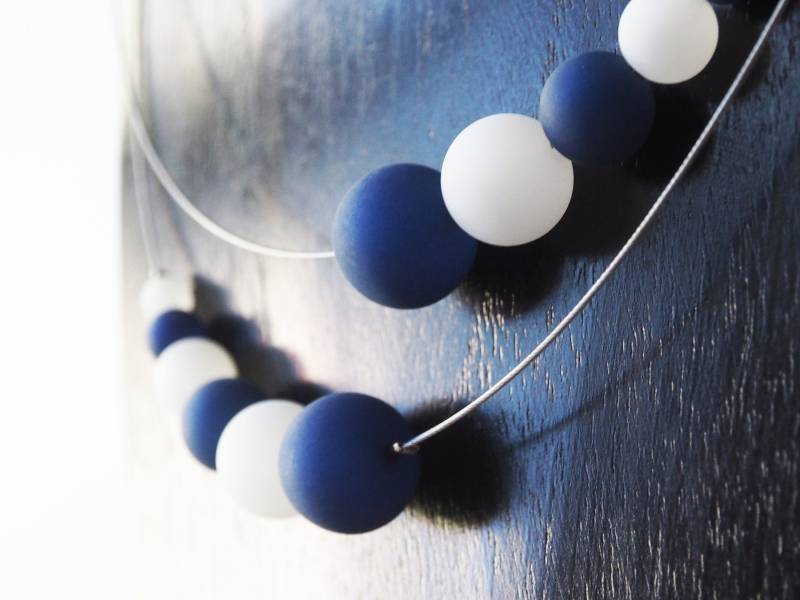 Polariskette Blau Weiß Kette Maritim Statementkette Polarisschmuck Collier Halskette Mit Polarisperlen von koenigsblau
