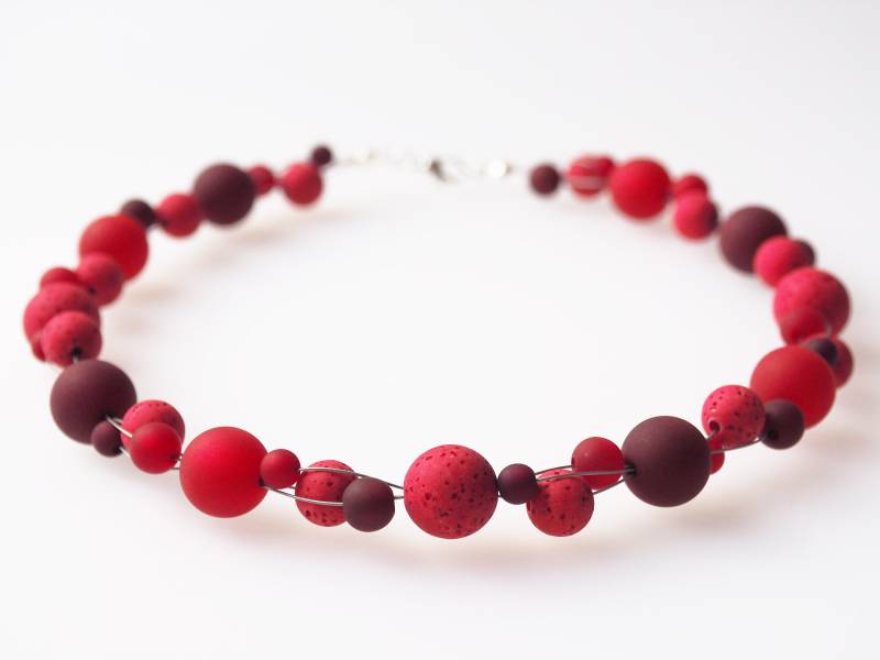 Polariskette Rot Kette Dunkelrot Collier Handmade Mit Polarisperlen Lava Look von koenigsblau