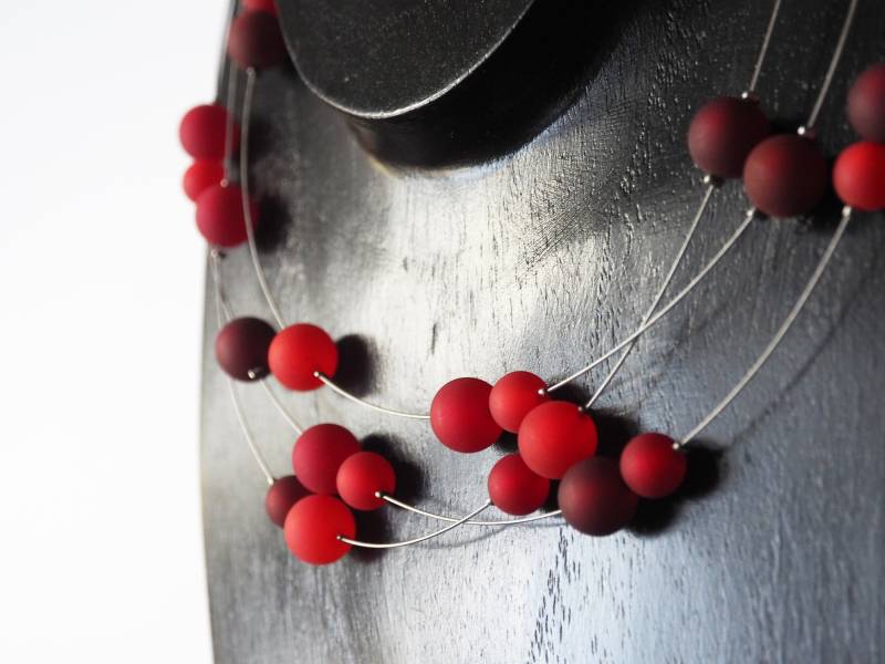Polariskette Rot Statementkette Mit Polarisperlen Siamrot Bordeaux Dunkelrot Kette Schmuck Halskette von koenigsblau