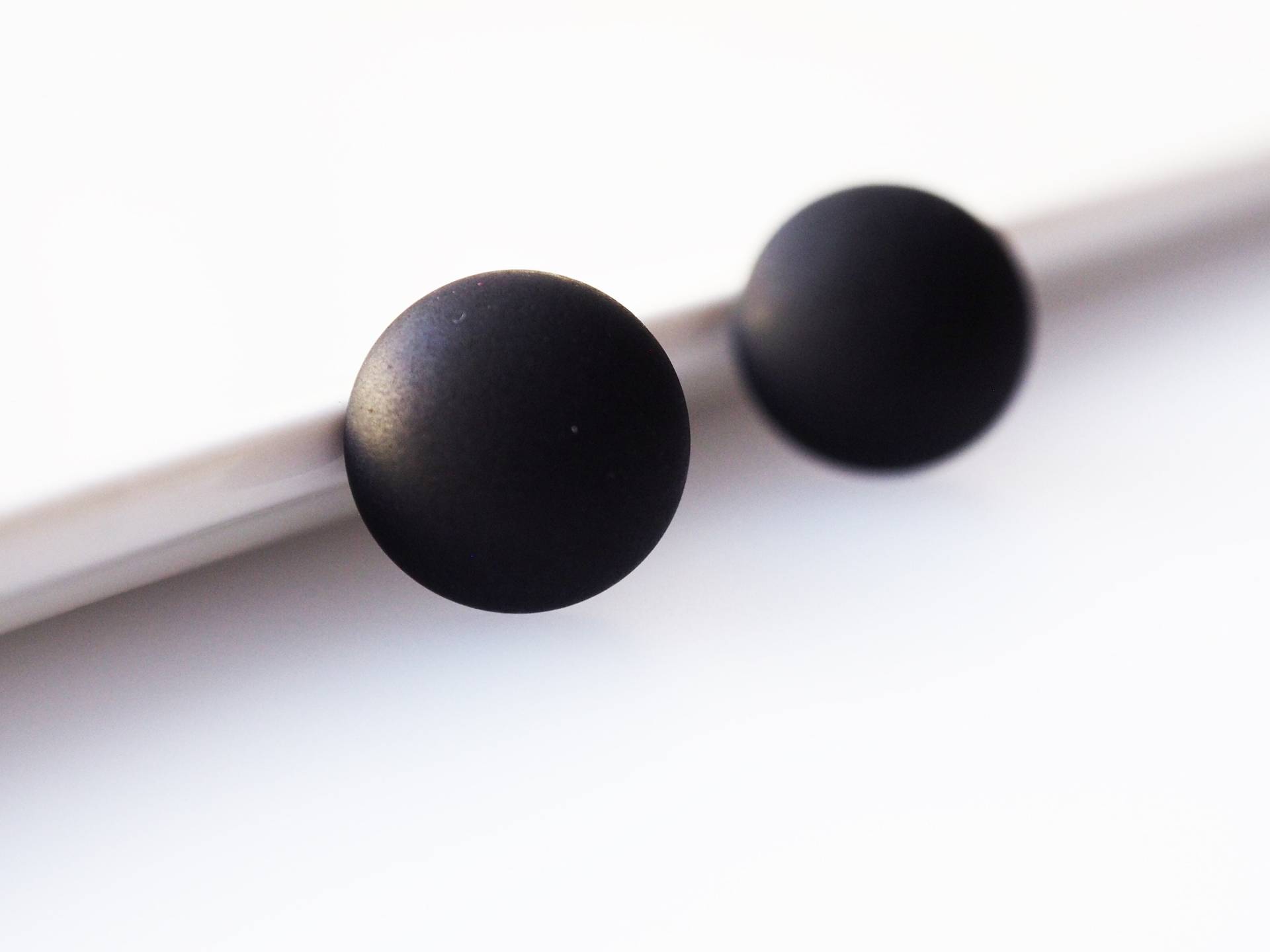 Polarisohrstecker Schwarz Ohrstecker Polaris Cabochon Edelstahl Polarisohrstecker Schwarz Ohrstecker Polaris Cabochon Edelstahl von koenigsblau
