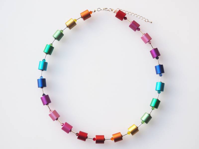 Regenbogenkette Aluminium Walzenkette Mit Preciosa® Kristallen Farbenfrohes Collier von koenigsblau