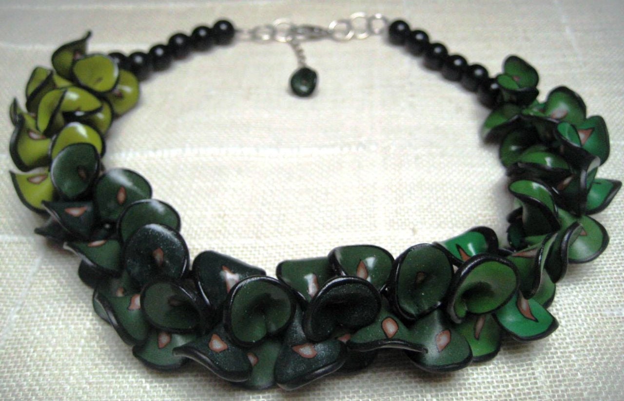 statement Halskette Natur Grün - Handgemachter Schmuck Polymer Clay Leichte Blatt Blütenblatt Geschenk Für Sie statement Halskette Natur Grün - Handgemachter Schmuck Polymer Clay Leichte Blatt Blütenblatt Geschenk Für Sie von korutarinat