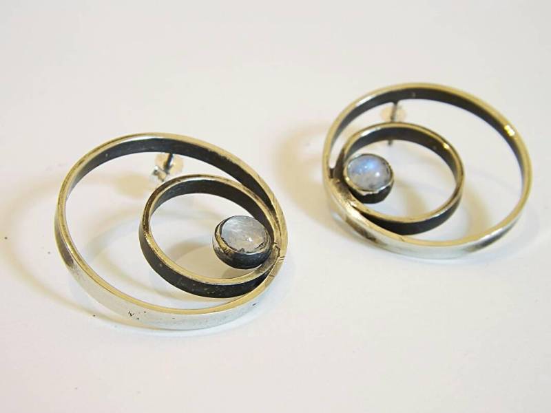 Mondstein Sterling Silber Ohrringe, Regenbogen Creolen, Geschenk Für Sie, Handgefertigter Schmuck von kosmojewellery