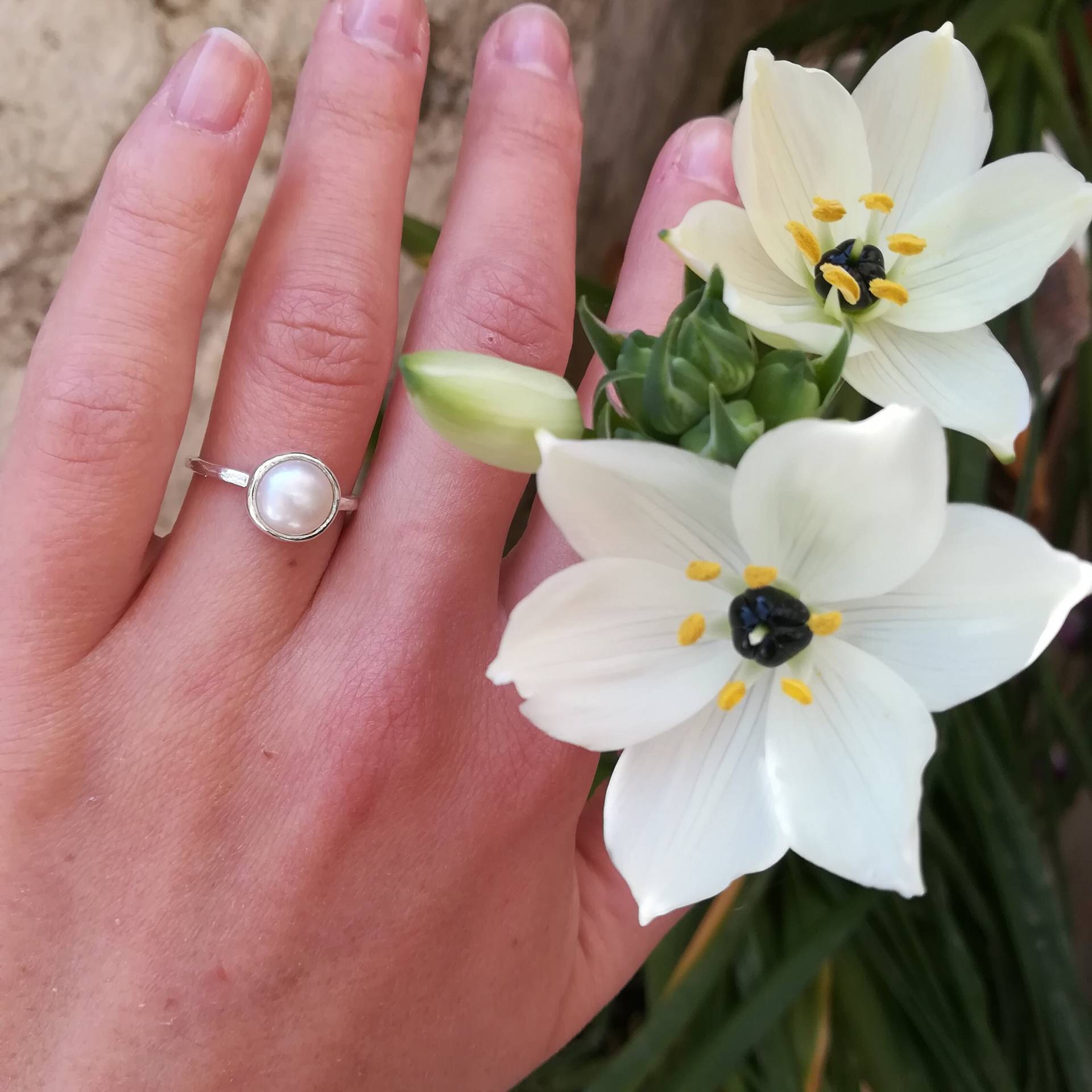 Süsswasserperle Sterling Silber Ring, Sterling Silber Gehämmert Perlen Cabochon, Statement V Intage Αστι, Ασταμι von kosmojewellery