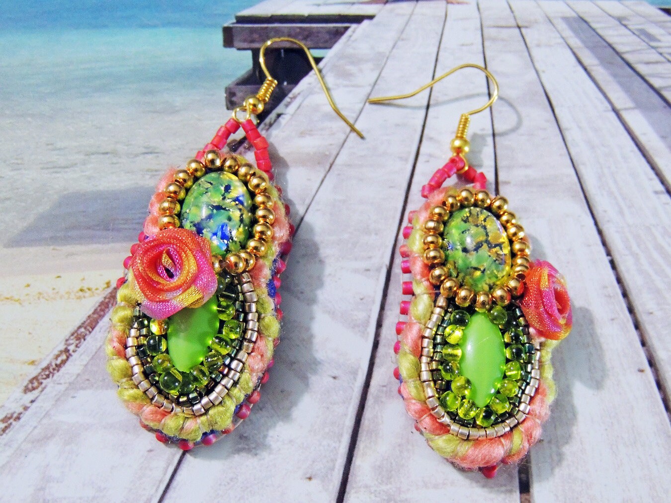 Bestickte Ohrringe Cabochon Opal Weg Und Seide Bestickte Ohrringe Cabochon Opal Weg Und Seide von koszalin