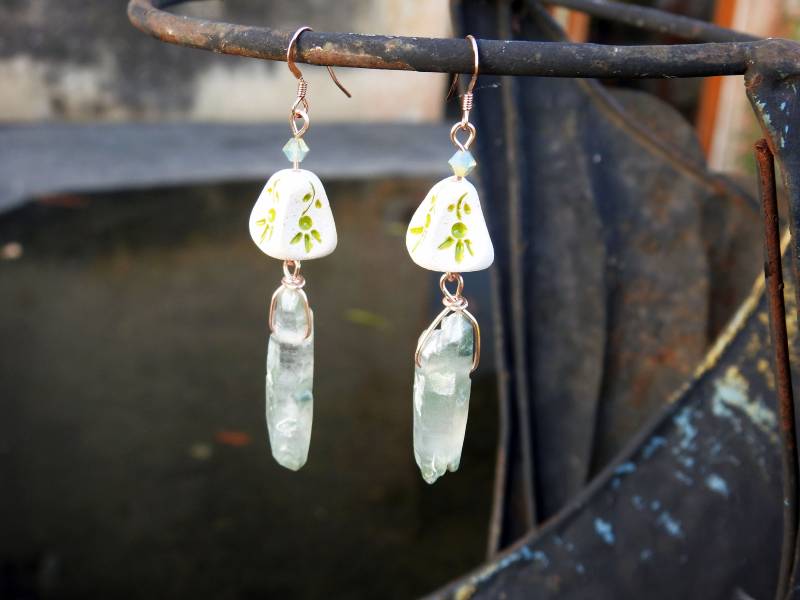 Goldfilled Haken Ohrringe 14 Krats Bergkristall Chlorit Und Perlen Raku Perlayo Goldfilled Haken Ohrringe 14 Krats Bergkristall Chlorit Und Perlen Raku Perlayo von koszalin