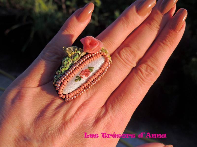 Großer Ring, Den Shabby Chic Cabochon Emailliert Und Hand Bemalt Alt 1940 Großer Ring, Den Shabby Chic Cabochon Emailliert Und Hand Bemalt Alt 1940 von koszalin