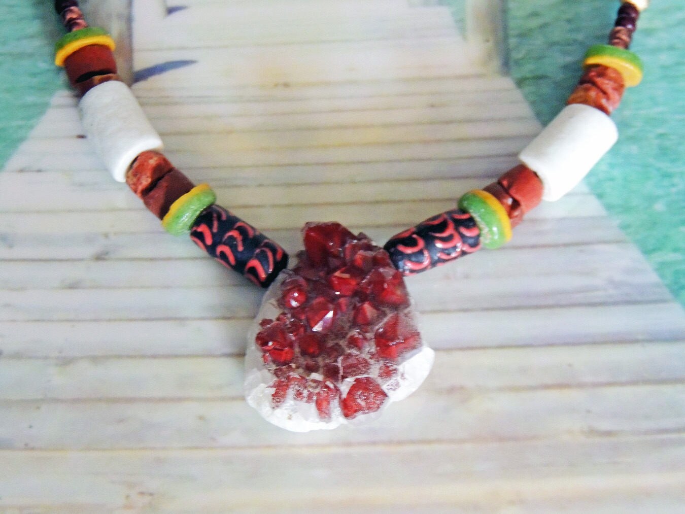 Kette Halskette Leder Quarz Rot 39 33mm Und Ghana in Recycling-Glasperlen Kette Halskette Leder Quarz Rot 39 33mm Und Ghana in Recycling-Glasperlen von koszalin