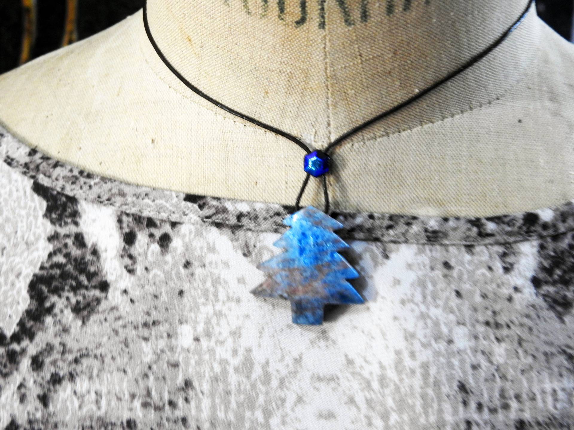 Leder-Baum in Apatit Halskette Perle Des Boho Leder-Baum in Apatit Halskette Perle Des Boho von koszalin