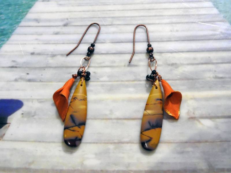 Ohrhänger Aus Kupfer Spinelle Mokaites Und Kalte Porzellan Blumen Ohrhänger Aus Kupfer Spinelle Mokaites Und Kalte Porzellan Blumen von koszalin