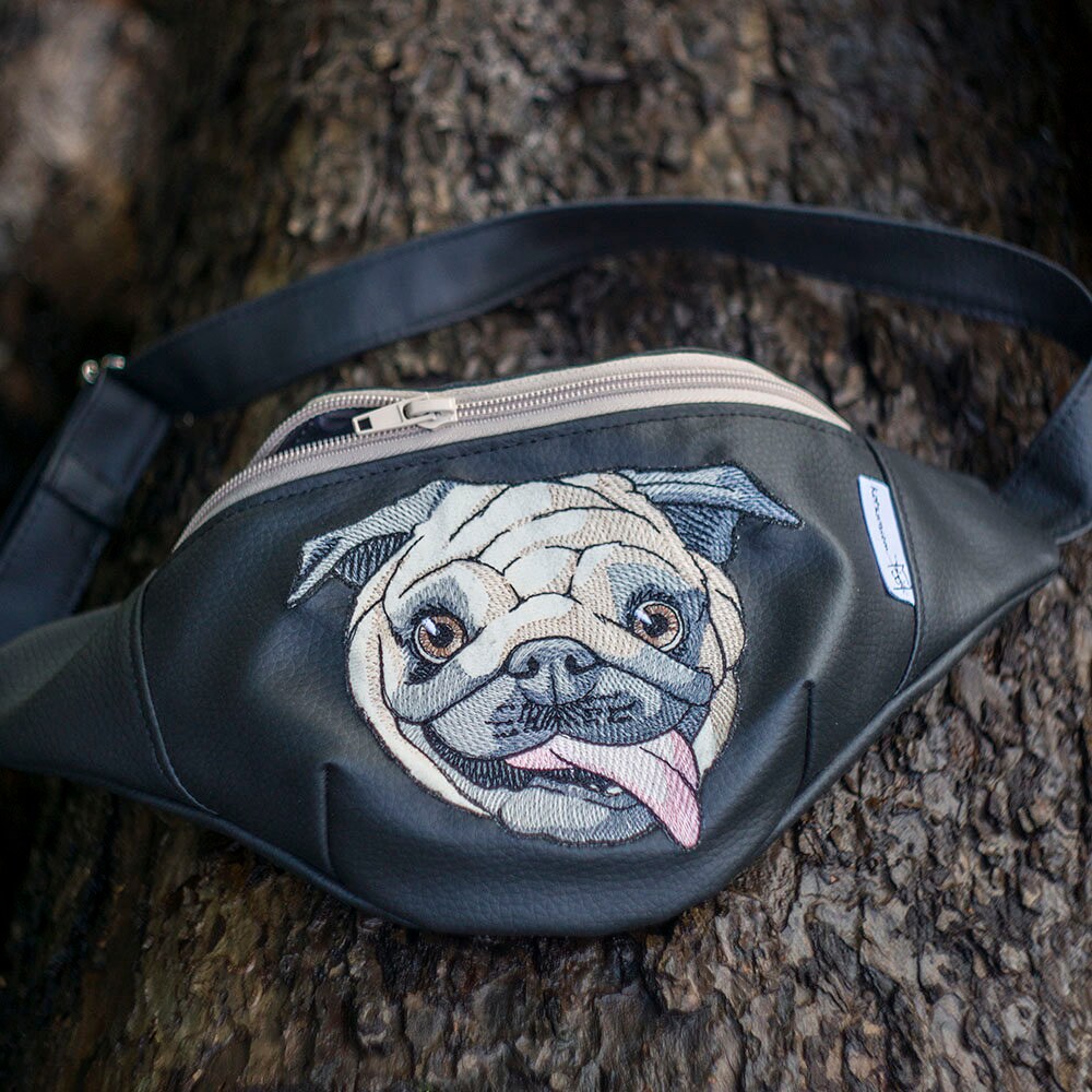 Der Mops Fanny Pack Der Mops Fanny Pack von kotzwasem