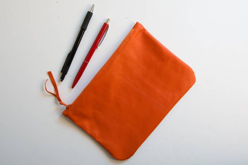 Ledertäschchen Einfarbig Mit Reissverschluss Clutch Reißverschluss Dreieck Kosmetiktasche Ledermäppchen Federmäppchen Ledertäschchen Einfarbig Mit Reissverschluss Clutch Reißverschluss Dreieck Kosmetiktasche Ledermäppchen Federmäppchen von krambeutel