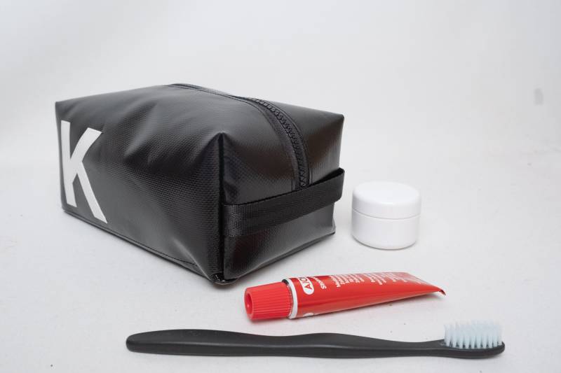Personalisierter Waschbeutel Mit Buchstabe/Mäppchen Aus Lkw-Plane Innenfächern Personalisierter Waschbeutel Mit Buchstabe/Mäppchen Aus Lkw-Plane Innenfächern von krambeutel