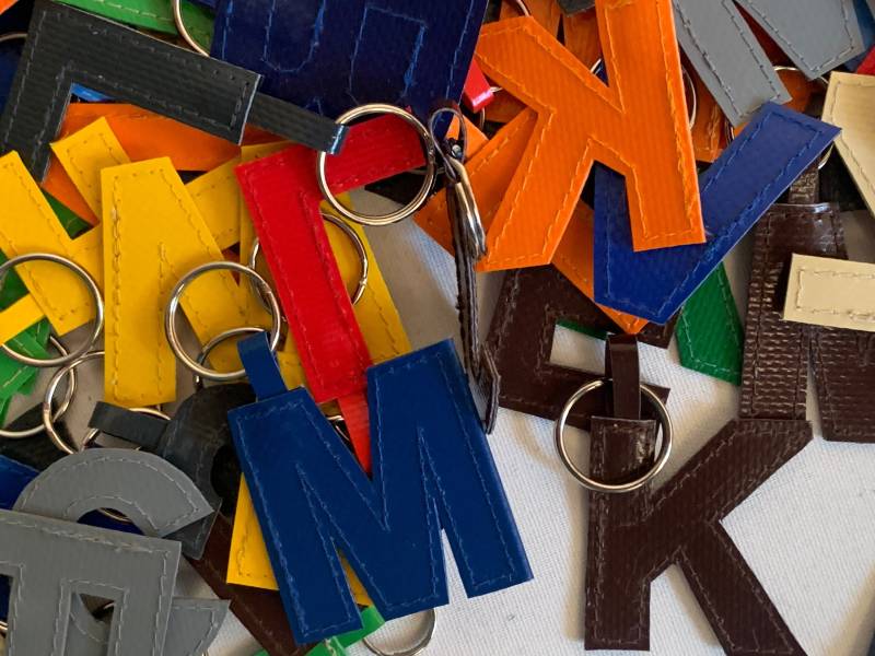 Schlüsselanhänger Buchstabe Aus Lkw Plane Schlüsselanhänger Buchstabe Aus Lkw Plane von krambeutel