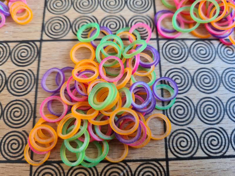 100 Bunte Reißfeste Haargummis - Für Zöpfe, Braids, Strähnen, Bart... Sehr Robust, Lange Haltbar; Kleine Naturlatex Dreadgummis Mähnengummis 100 Bunte Reißfeste Haargummis - Für Zöpfe, Braids, Strähnen, Bart... Sehr Robust, Lange Haltbar; Kleine Naturlatex Dreadgummis Mähnengummis von kramonsi