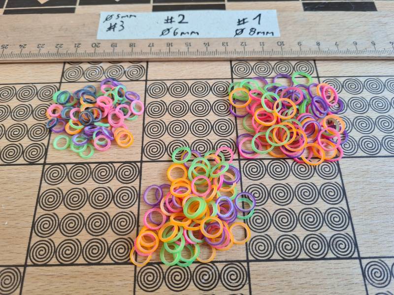 Teste Mit 50 Reißfeste Haargummis - Bunt, Für Zöpfe, Braids, Strähnen, Bart... Sehr Robust; Kleine Naturlatex Dreadgummis Mähnengummis Teste Mit 50 Reißfeste Haargummis - Bunt, Für Zöpfe, Braids, Strähnen, Bart... Sehr Robust; Kleine Naturlatex Dreadgummis Mähnengummis von kramonsi