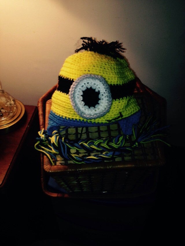 Minion Hut Minion Hut von krazycrochet