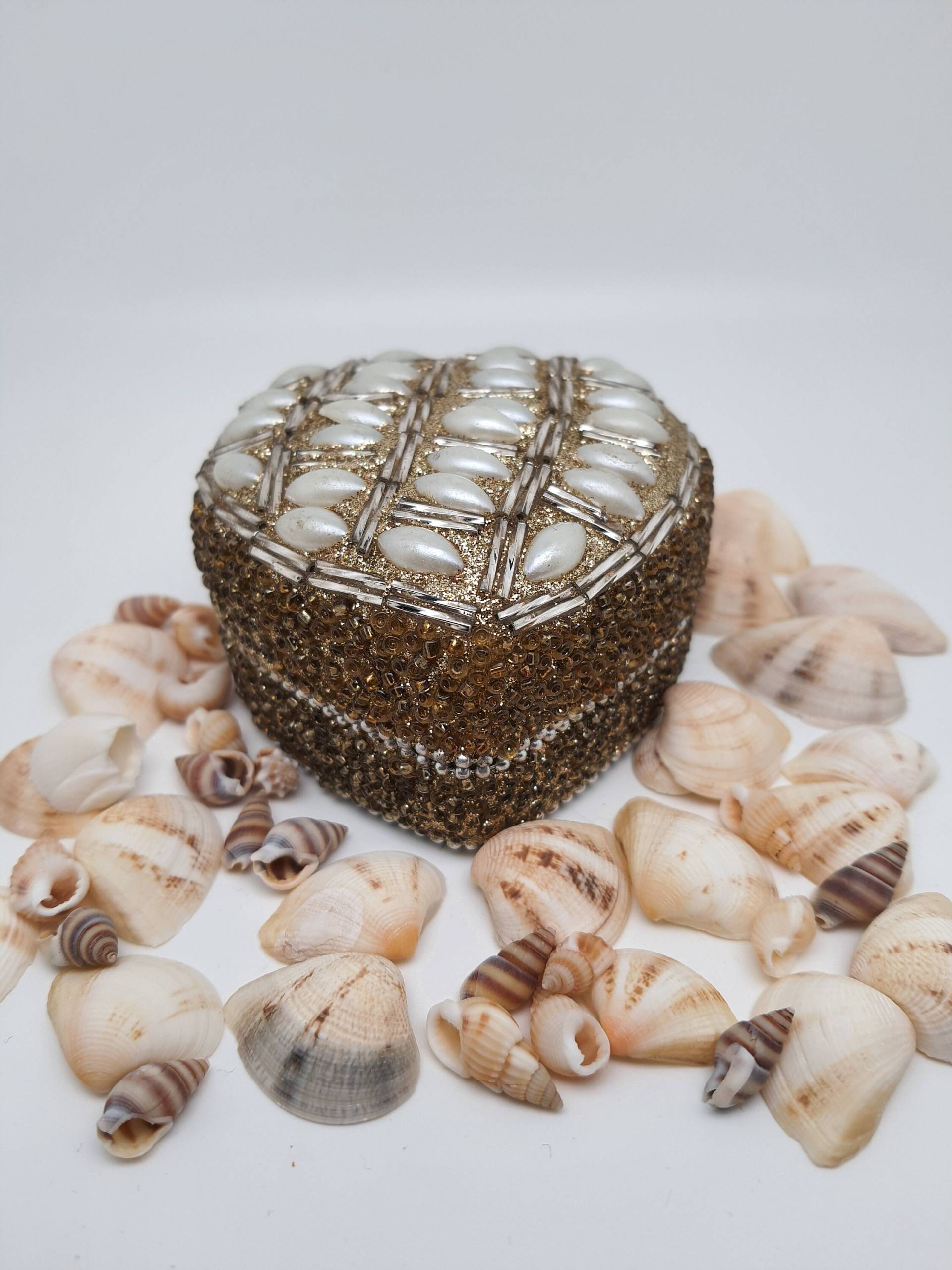 Schmuckschatulle Aus Perlen Schmuckdose Herzform Schmuckdöschen Schmuckkästchen Schmuckschatulle Aus Perlen Schmuckdose Herzform Schmuckdöschen Schmuckkästchen von kreativNRW