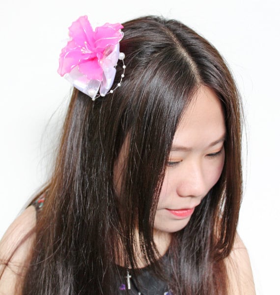 Zum Valentinstag Rosa Blume Haar-Accessoires - Brosche, Fascinator, Nylon, Haarspange Zum Valentinstag Rosa Blume Haar-Accessoires - Brosche, Fascinator, Nylon, Haarspange von kreativeblossom