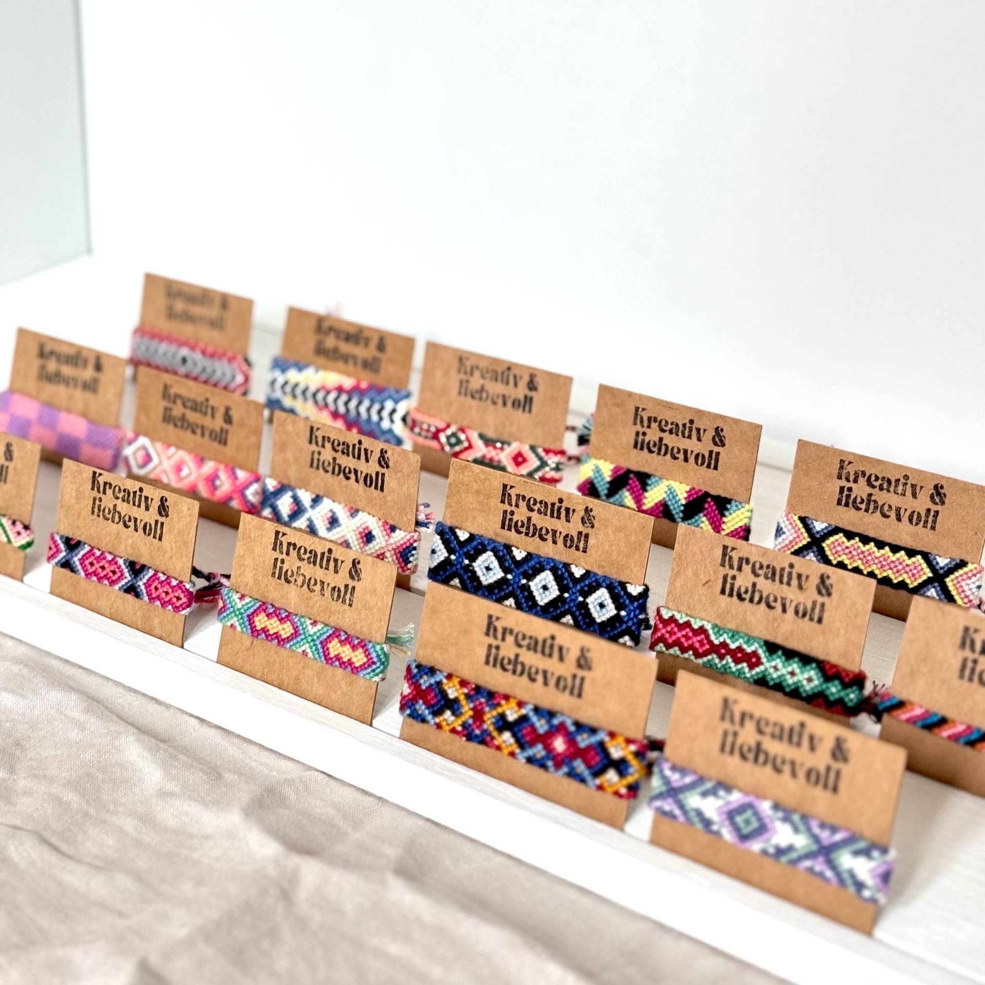Knüpfarmbänder // Geknüpftes Armband Sommer Strand Accessoires Geschenkidee Knüpfarmbänder // Geknüpftes Armband Sommer Strand Accessoires Geschenkidee von kreativundliebevoll
