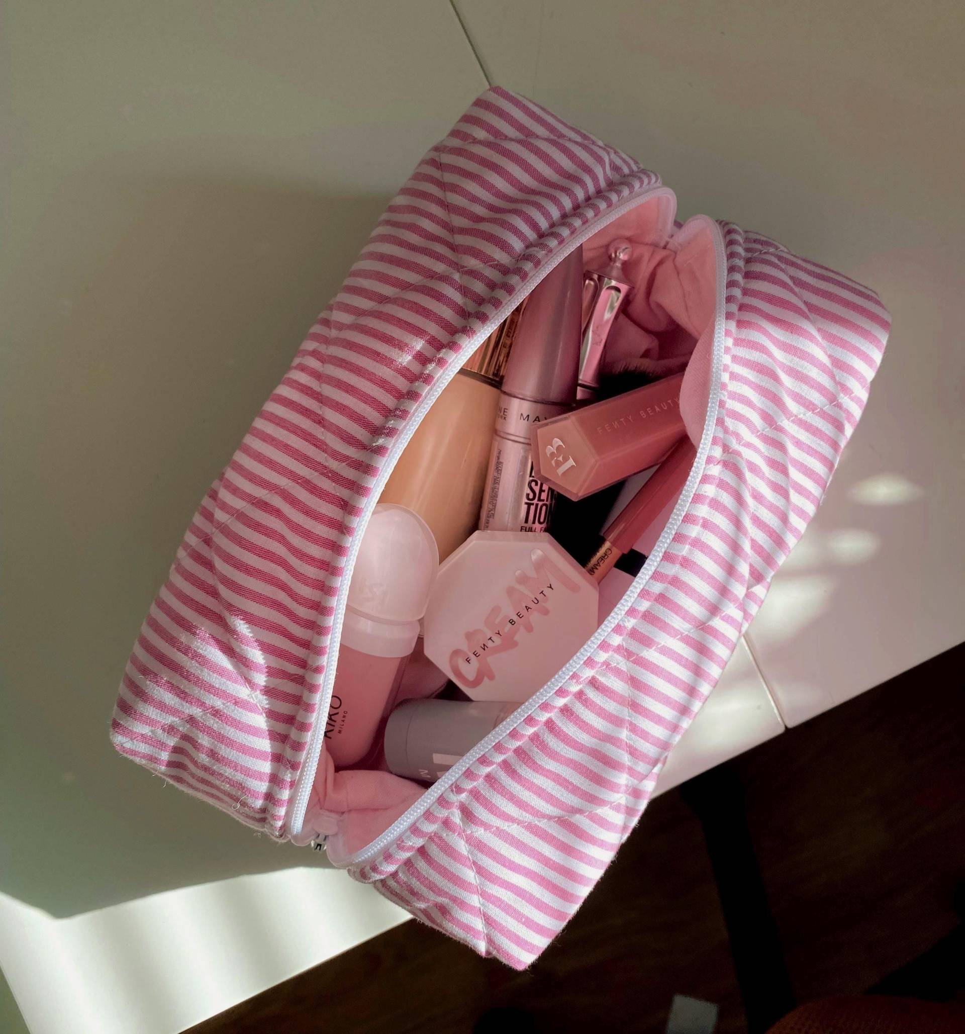 Rosa Gestreifte Gesteppte Niedliche Make-Up-Tasche, Kosmetiktasche, Beutel, Toilettenartikel, Niedlich, Ästhetisch, Boxtasche, Stoff, Baumwolle von kristysbags
