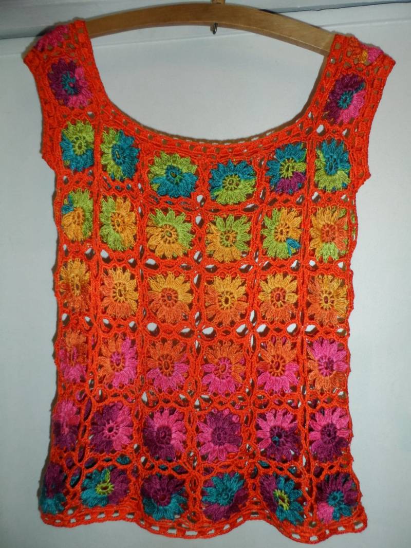 Gehäkelte Oma Quadratisch Orange Mandarine Bunte Blumen Gipsy Hippie Boho Strand Festival Sommer Top Shirt Ooak Versandfertig von krittenart