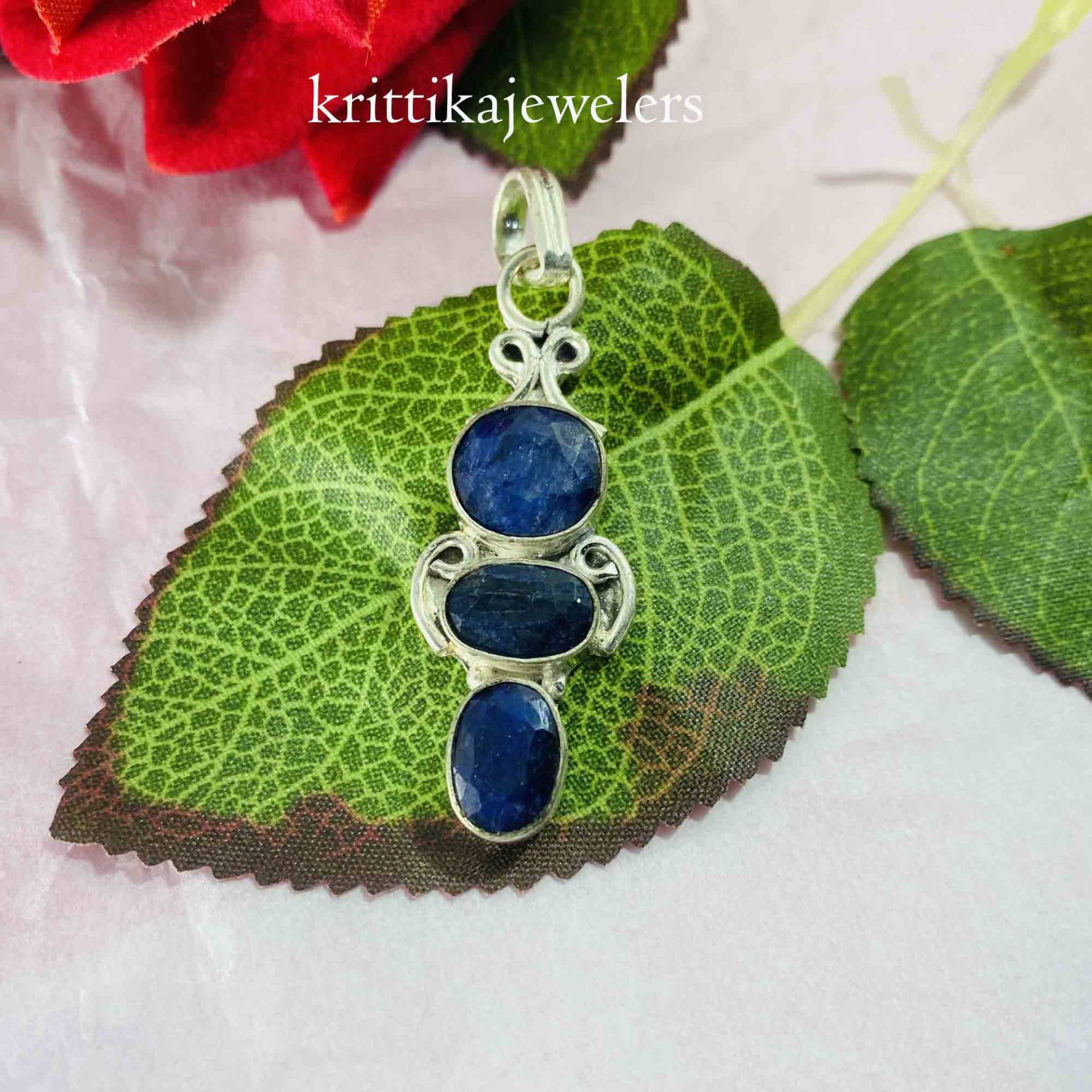 Blauer Saphir Anhänger, Anhänger Silber, 925 Sterling Handgemachter Boho Schmuck, Frauen Geschenk Für Weihnachten von krittikajewelers