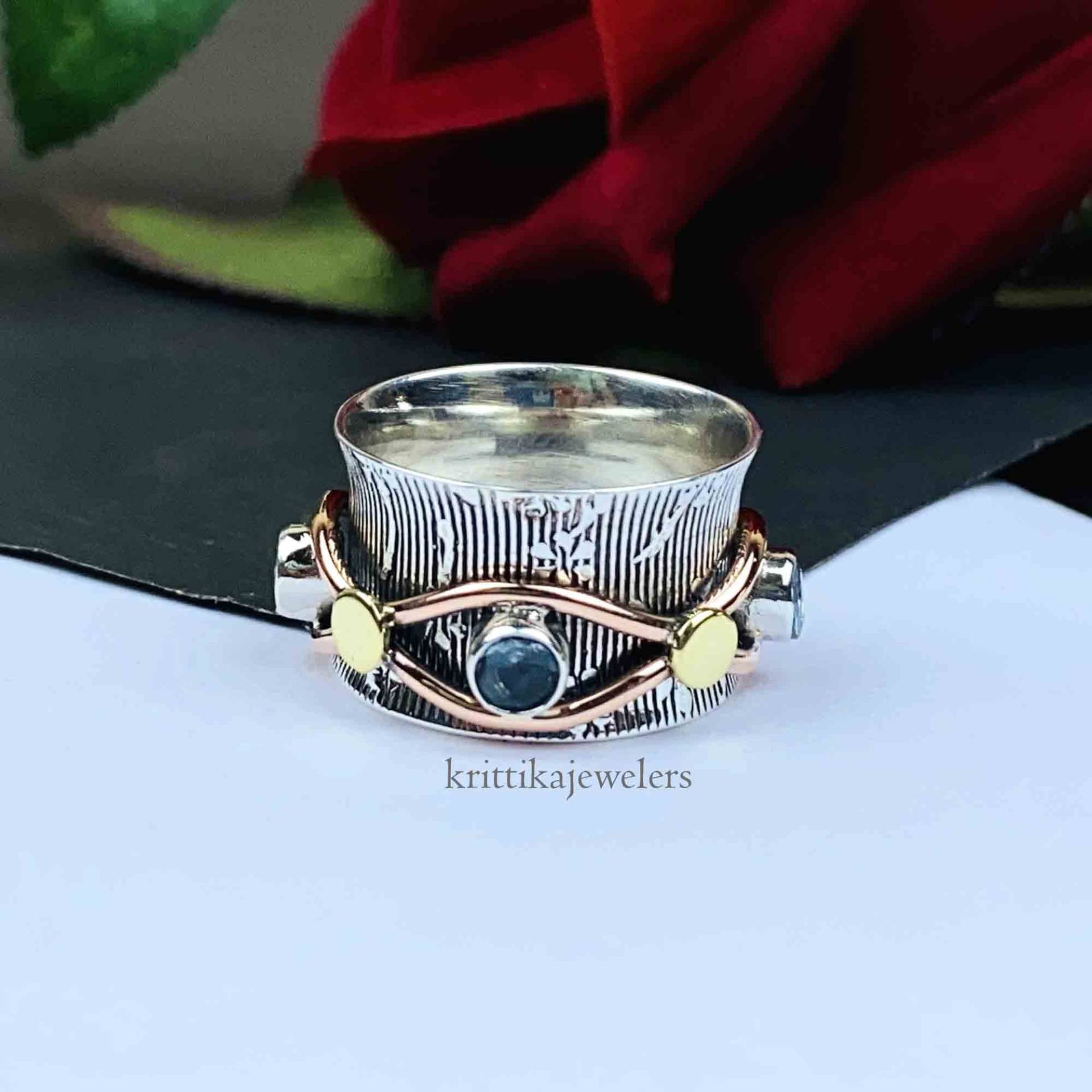 Blautopas Ring, Spinner 925 Sterling Silber, Meditation Fidget Silber Band Frauen Handgemachter Geschenk Für Sie von krittikajewelers