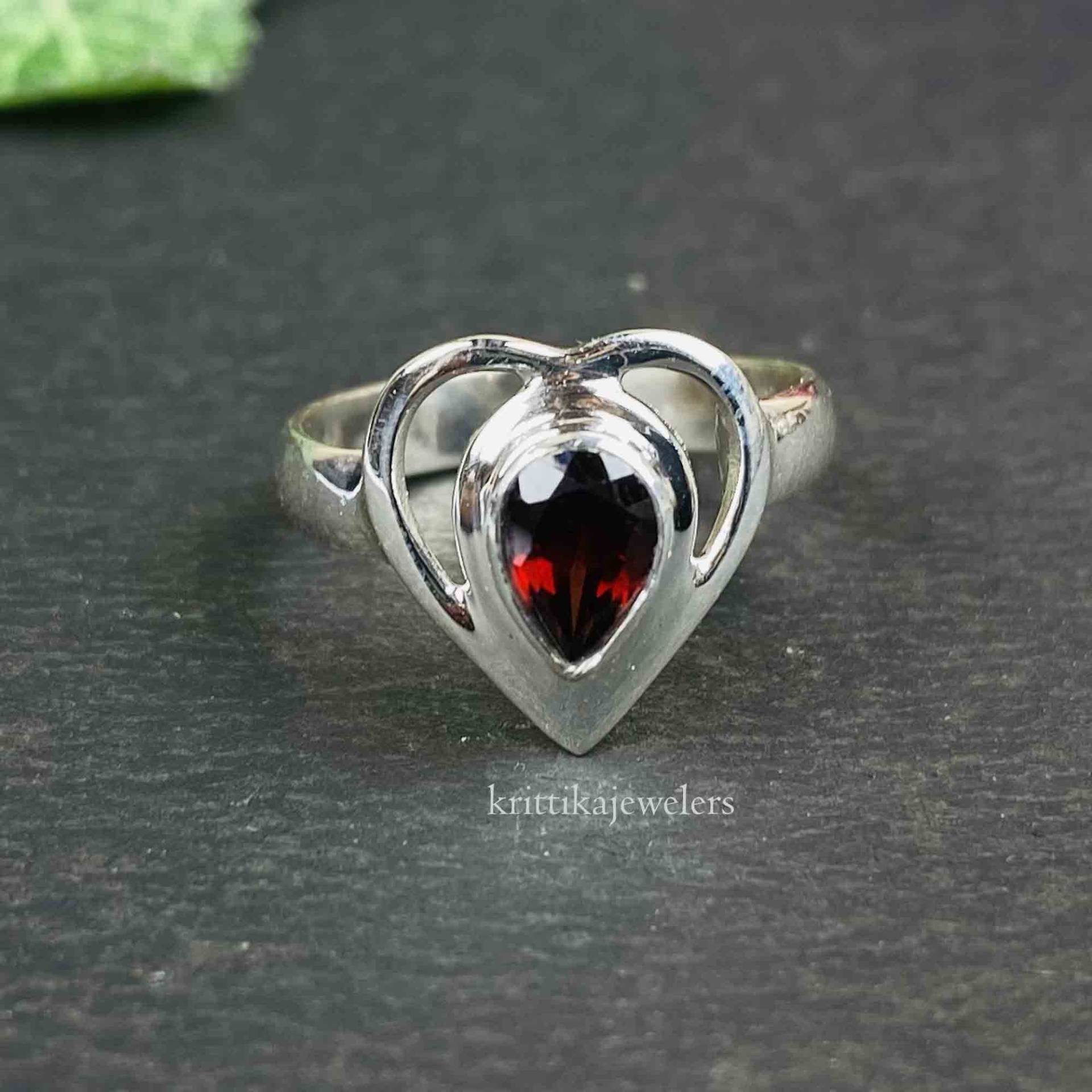 Granat Ring, 925 Sterling Silber, Natürlicher Statement Handgemachter Frauen Liebesring, Silberring, Geschenk Für Valentinstag von krittikajewelers