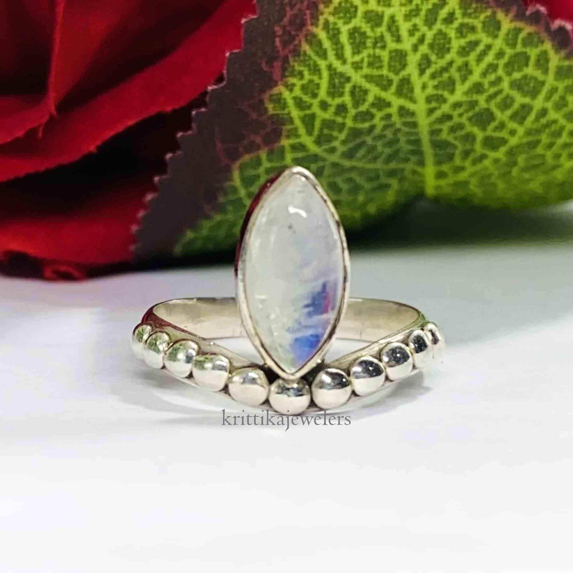 Mondstein Ring, 925 Sterling Silber, Natürlicher Edelstein Handgemachter Statement Frauen Geschenk Für Weihnachten von krittikajewelers